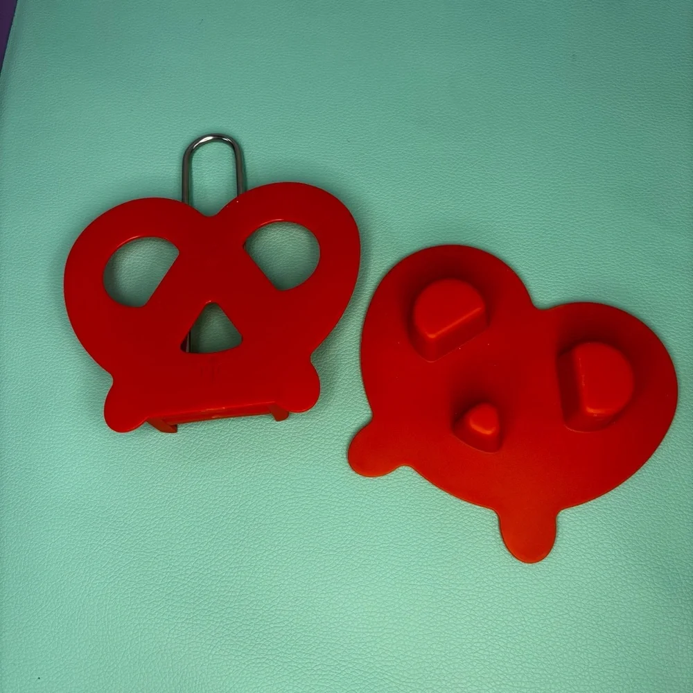 Pampered Chef Ultimate Soft Pretzel-Making Utensil‎